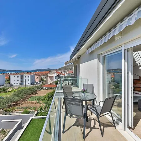 Апартаменти Panoramic View And Sea