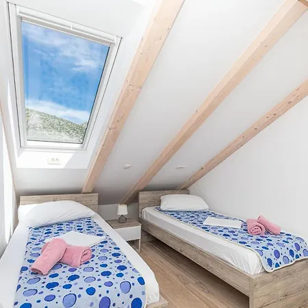 Panoramic View And Sea Apartman